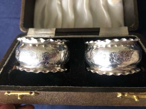 PAIR OF SILVER SERVIETTE RINGS HALLMAKED BIRMINGHAM c1909